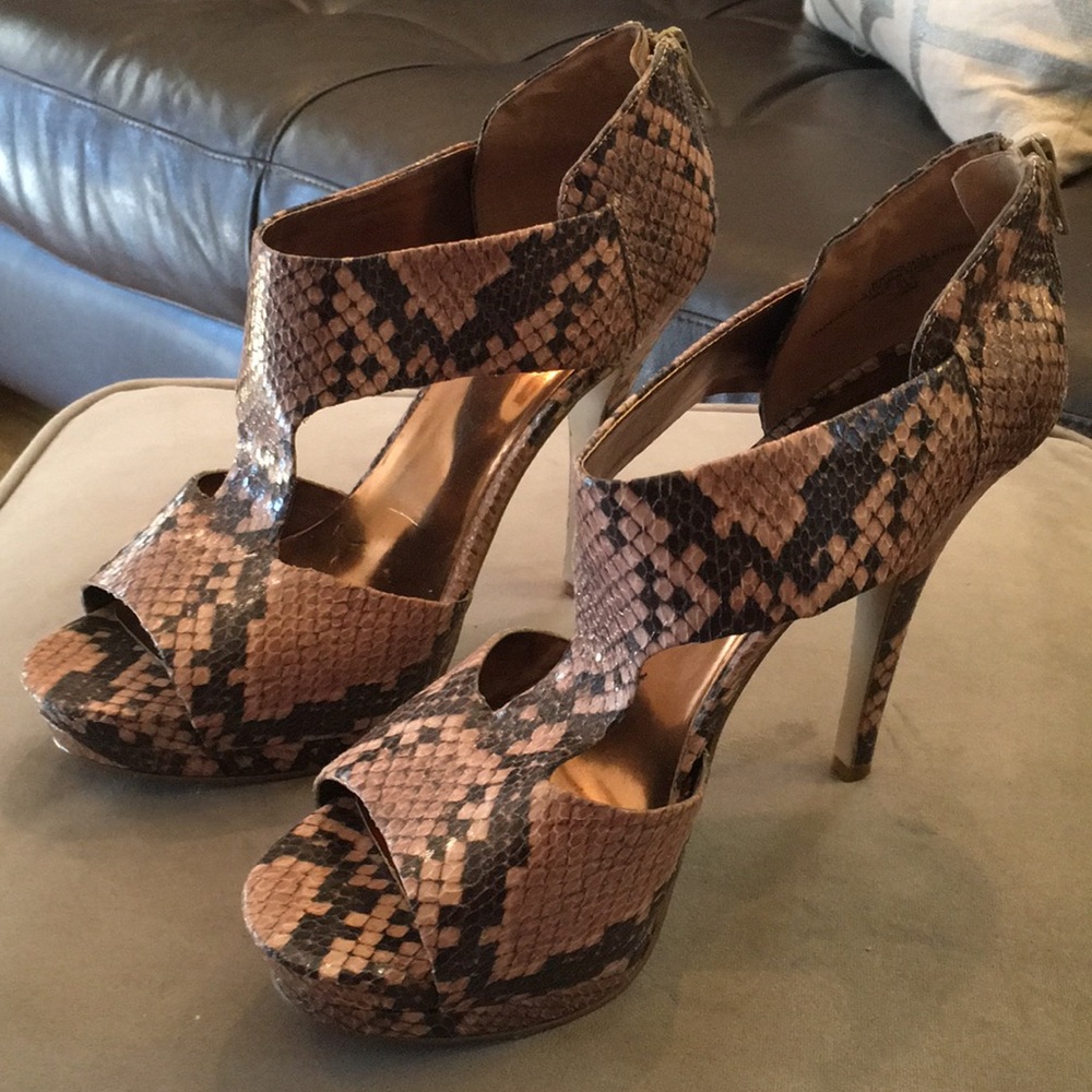 🌟HOST PICK🌟 Nine West Faux Snakeskin Platform